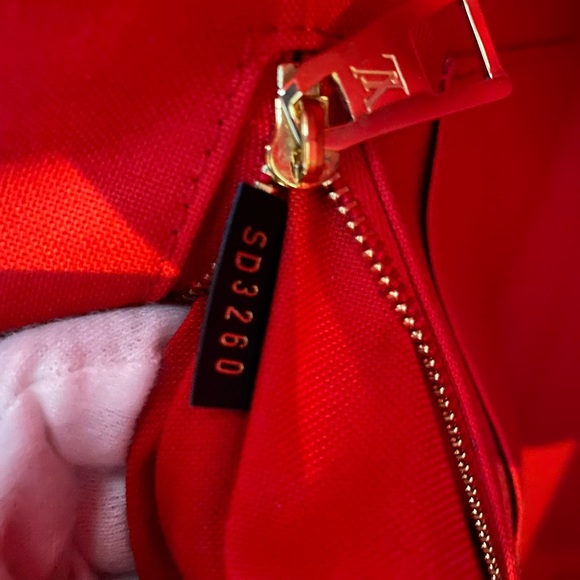 Sold! Louis Vuitton On The Go Tote size MM - Picture 7 of 10